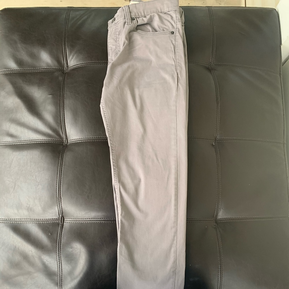 Men’s gray pants